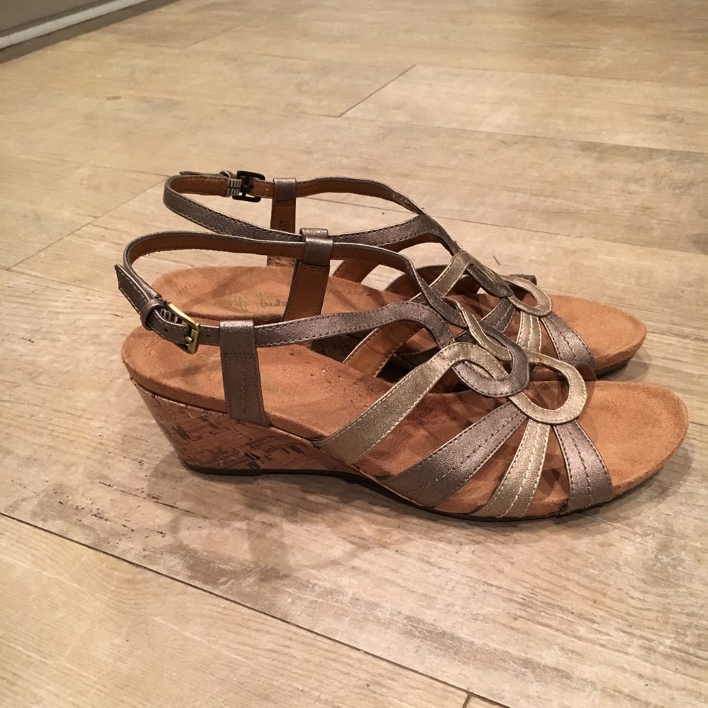 EUC wedge sandals
